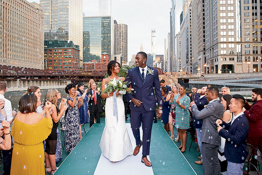 A couple getting married at Chicago’s First Lady Cruises