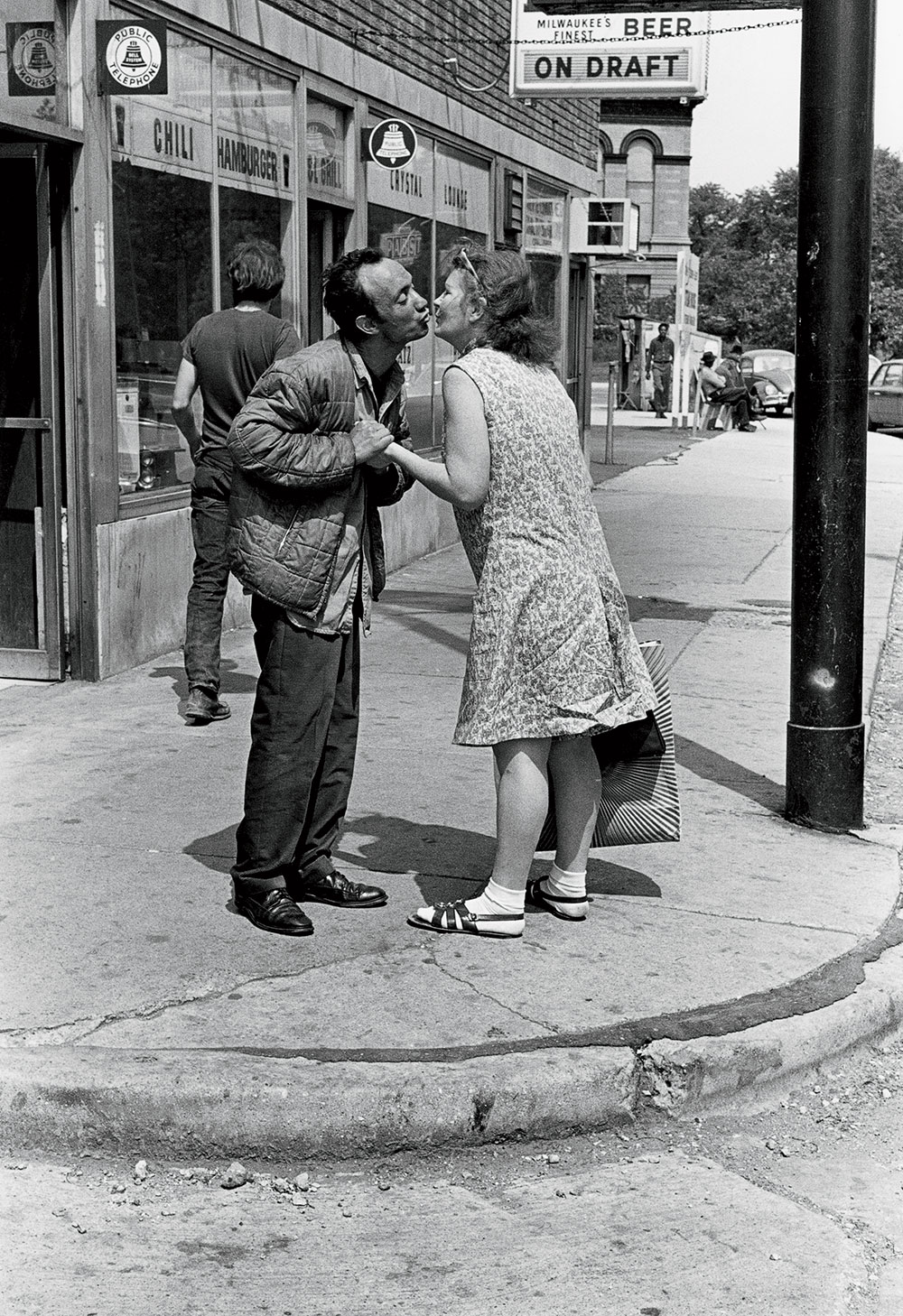 A 1969 photo of a couple kissing on Armitage Avenue.