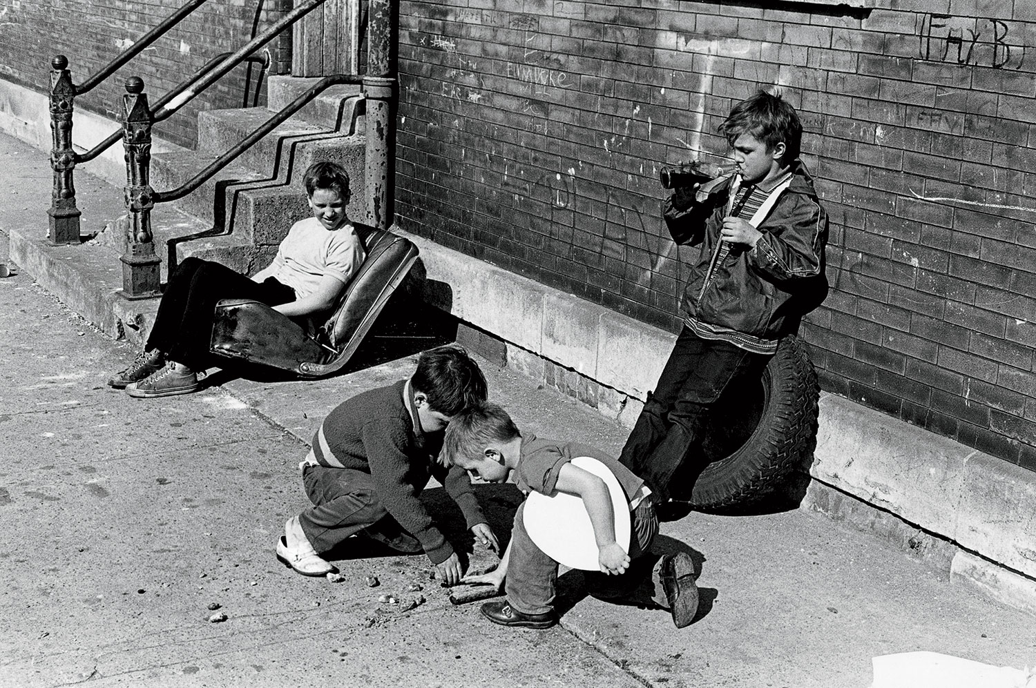 A 1971 photo of four boys playing on the sidewalk on the North Side.