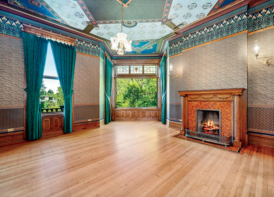 A room with a fireplace at 4125 North Greenview Avenue