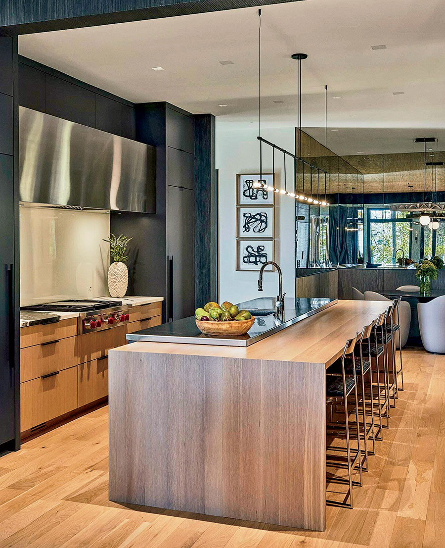 The kitchen in the Lake Bluff home