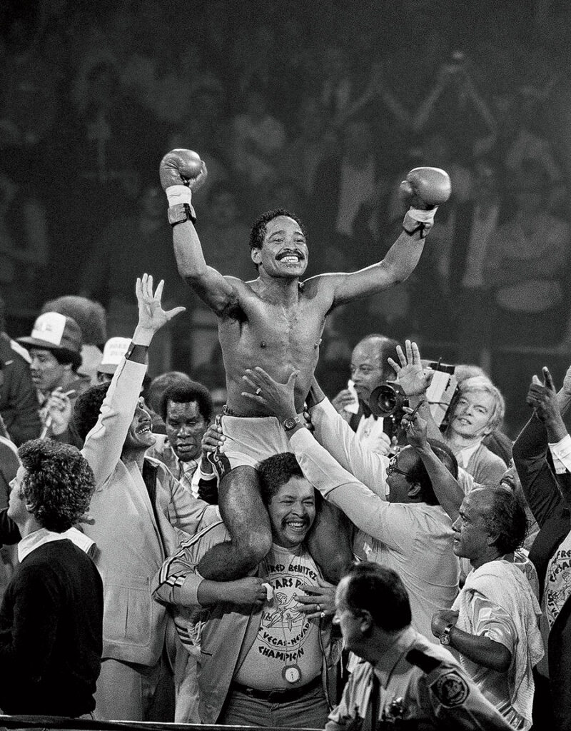 Benítez retained his super welterweight title in 1982 against Roberto Durán, in one of his greatest victories.