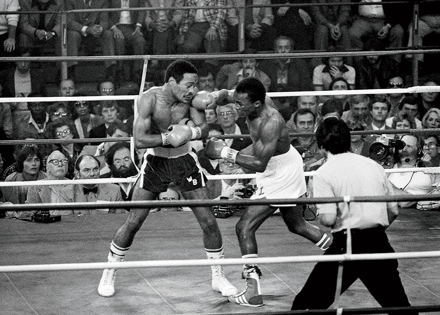 Benítez vs. Sugar Ray Leonard in 1979