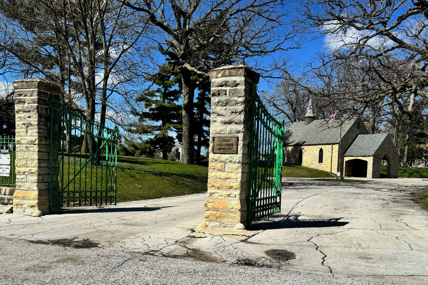 The entrance of Mount Greenwood Cemetery