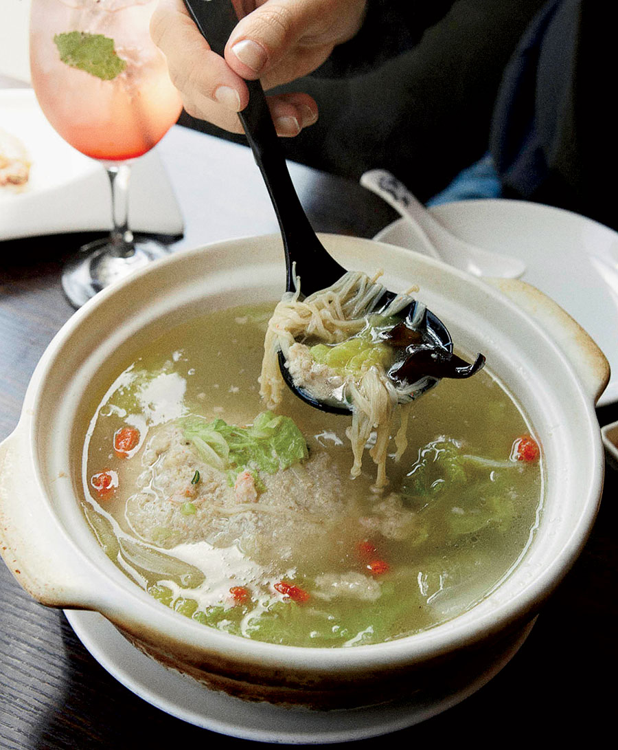 Crab lion’s head hot pot
