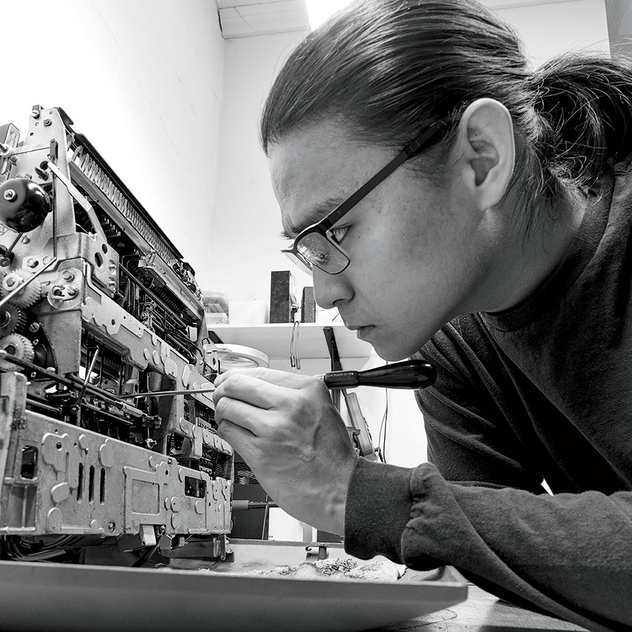 Lucas Dul repairing a manual typewriter