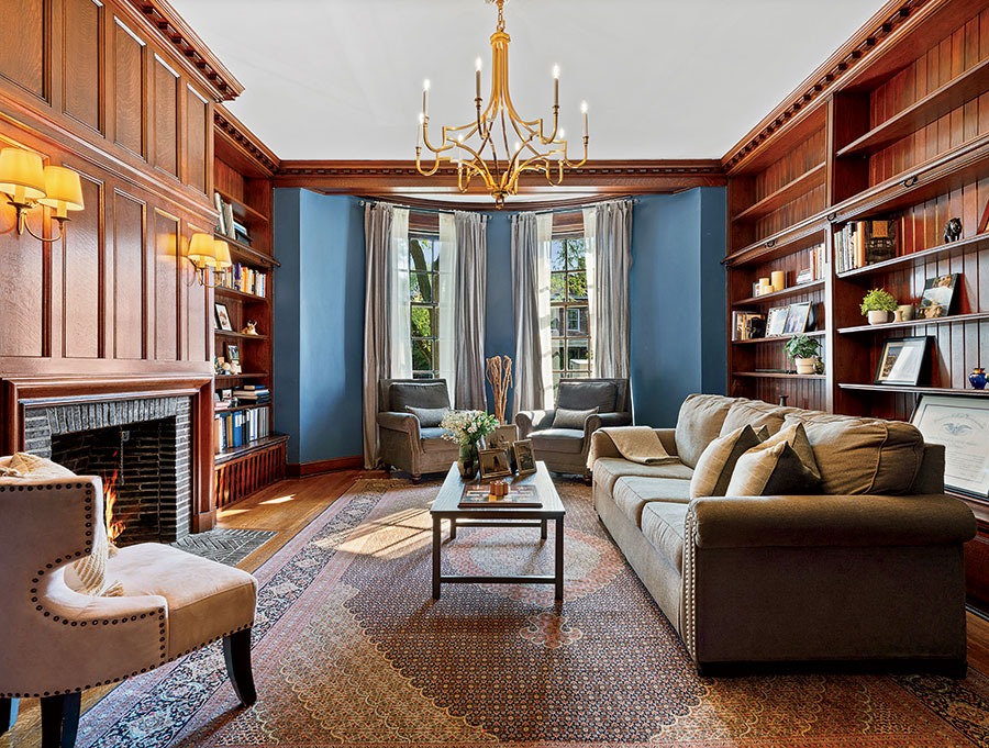 The library in the former Hilton house at 5638 South Woodlawn Avenue