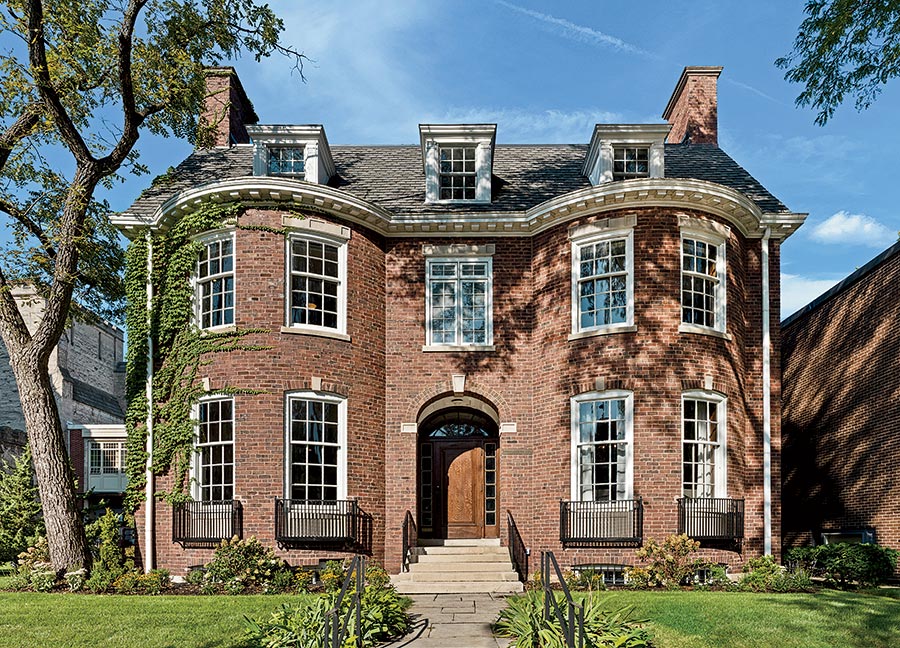 The exterior of 5638 South Woodlawn Avenue