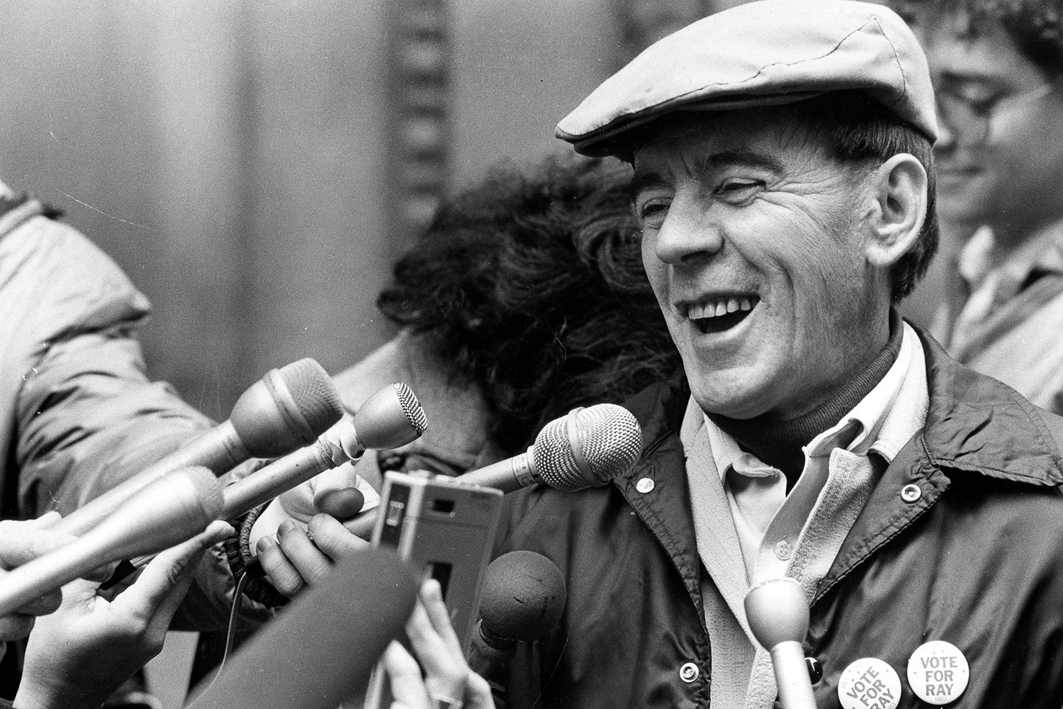 Ray Wardingley speaks at a news conference on October 11, 1982, as part of his campaign against then-Mayor Jane Byrne.